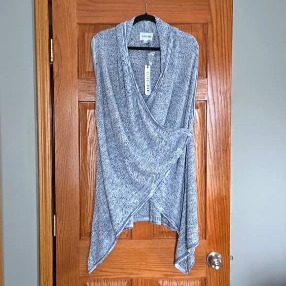 Olive & Oak Sweaters - NWT Olive + Oak Blue & White Marled Open Front Draped Vest Cardigan XS